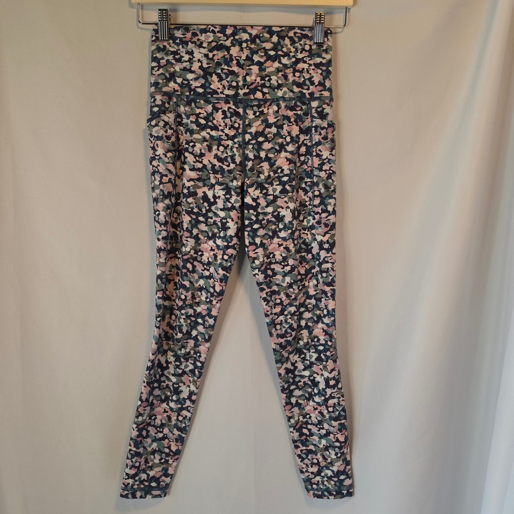 Athleta Salutation Stash Pocket II 7/8 Tight XS Pink Blue Camo Yoga Leggings